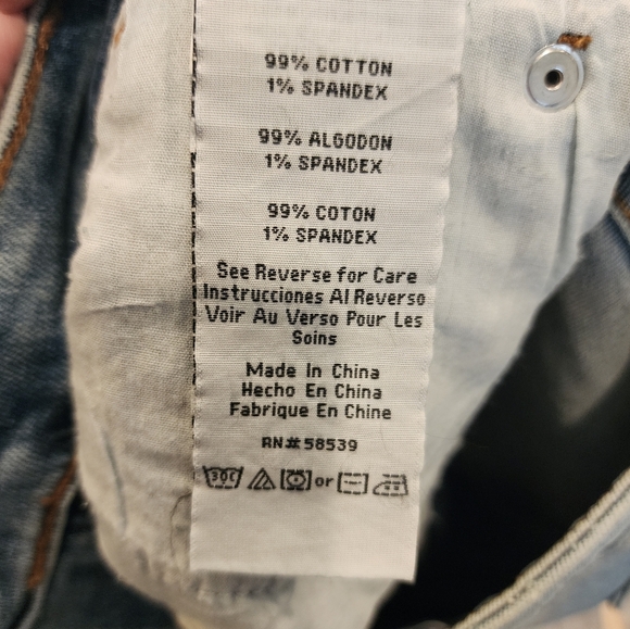 NWT STS Blue Aubrey lightwash distressed stretch denim shorts. Size 30 (10) - Picture 16 of 16